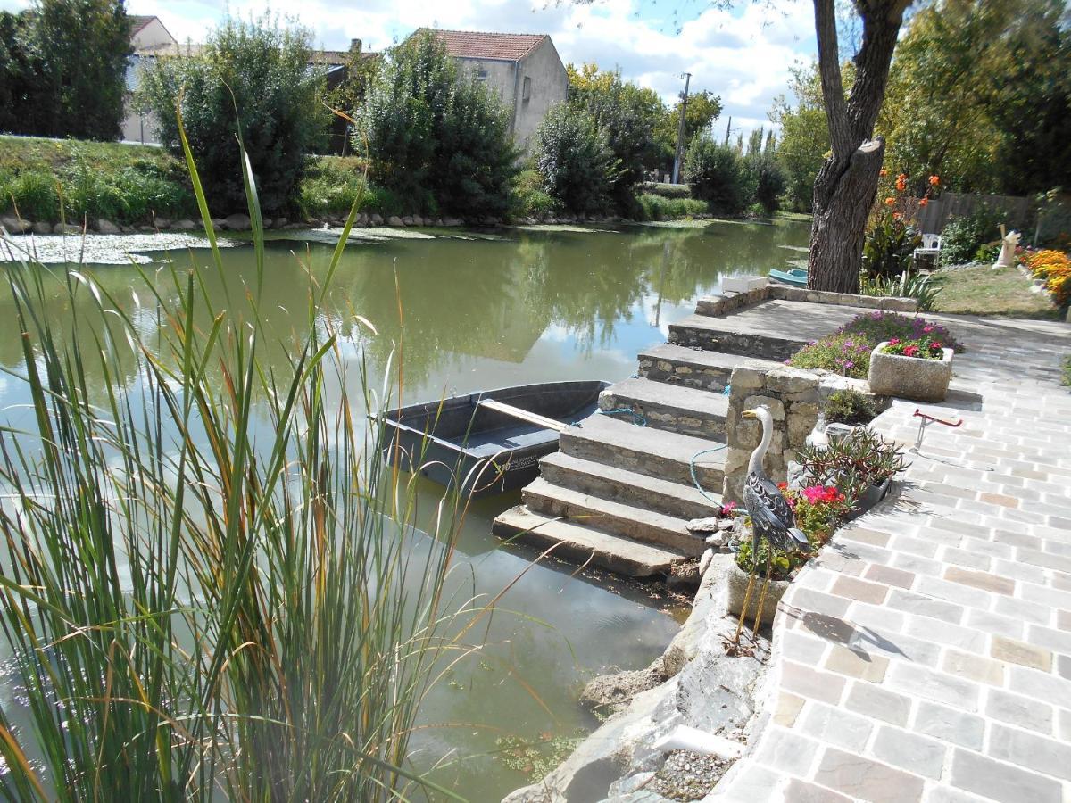 MARAIS POITEVIN pêche ,barque, vélos, wifi, linge, cheminée, cuisine La Taillee Extérieur photo
