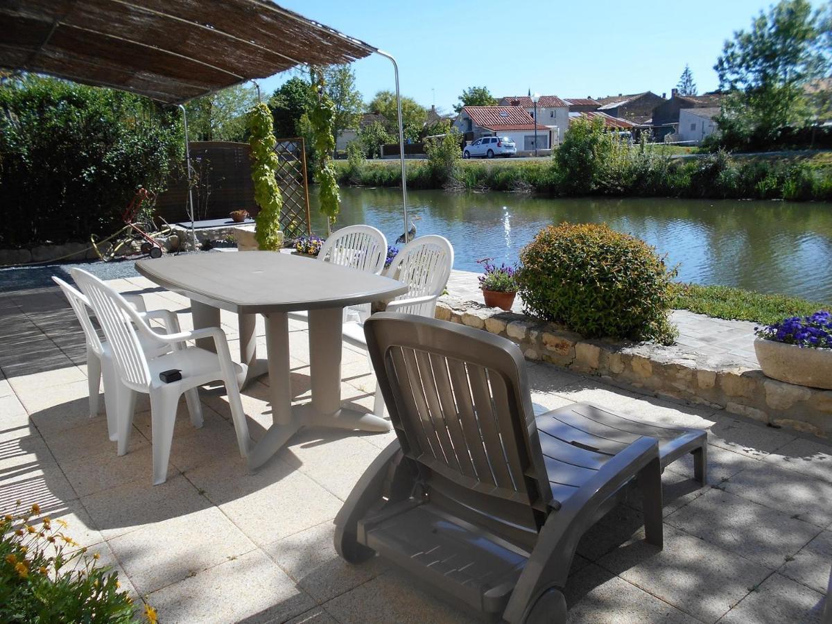 MARAIS POITEVIN pêche ,barque, vélos, wifi, linge, cheminée, cuisine La Taillee Extérieur photo