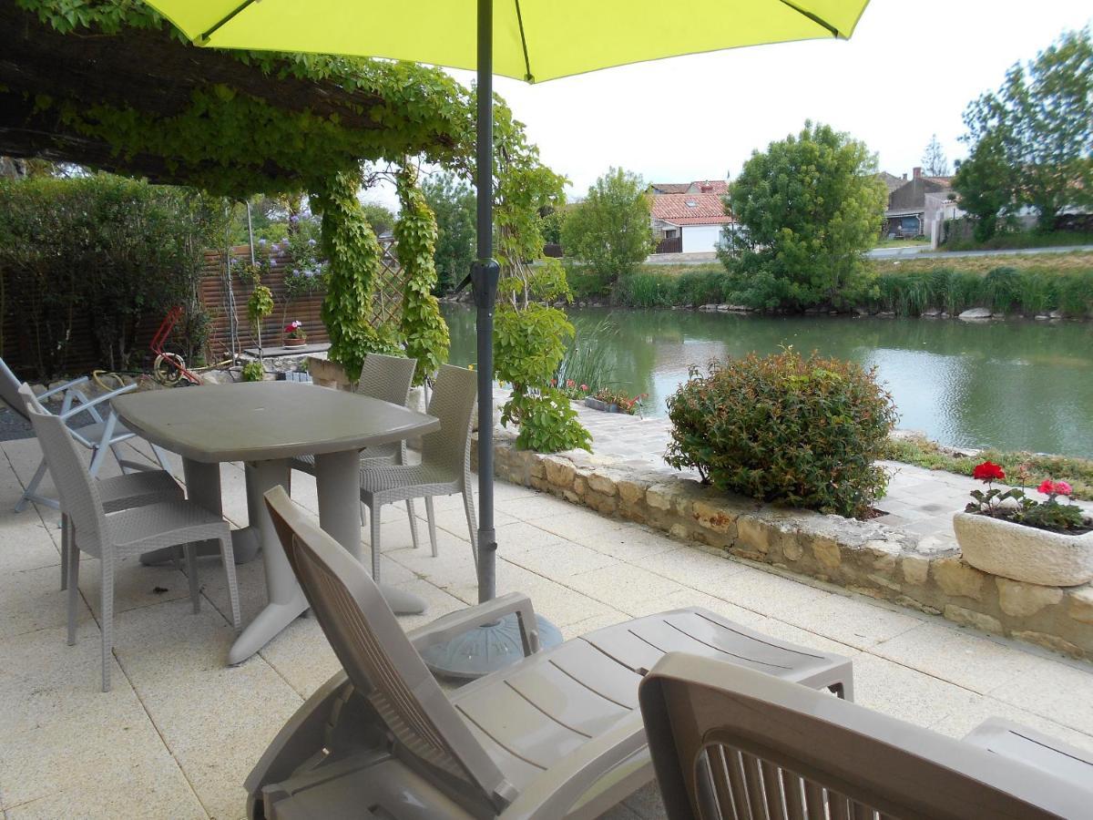 MARAIS POITEVIN pêche ,barque, vélos, wifi, linge, cheminée, cuisine La Taillee Extérieur photo